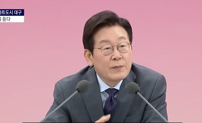 공공기관 무기계약직 직원들 이야기를 듣고 답변하는 이재명 대통령