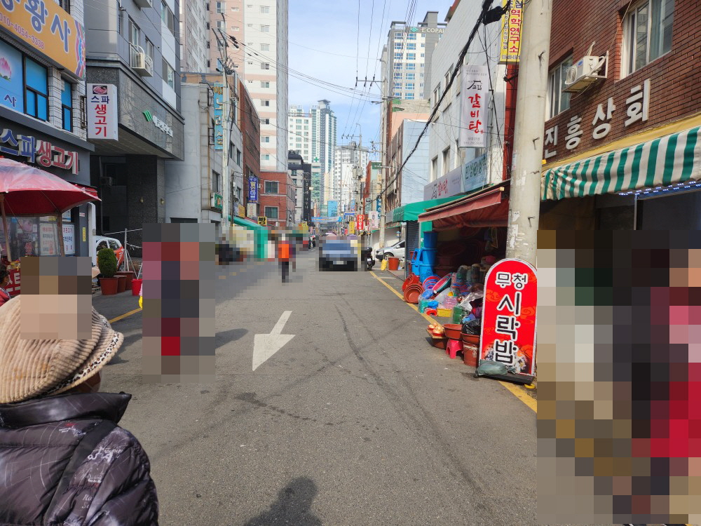 손님이 줄어든 골목상권과 전통시장 거리 모습