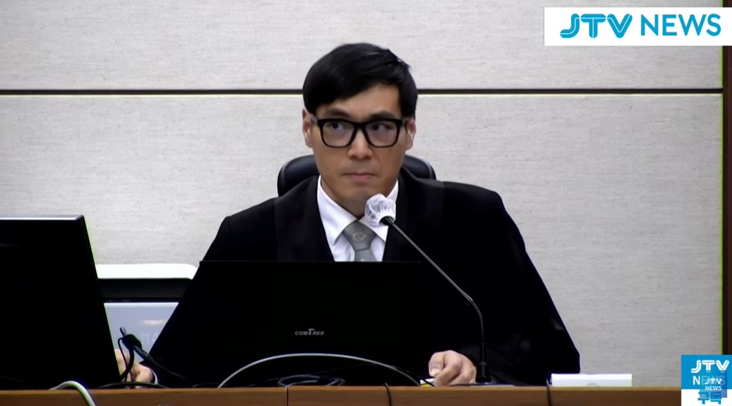 윤석열 전 대통령 1심 판결을 선고하는 백대현 재판부 모습