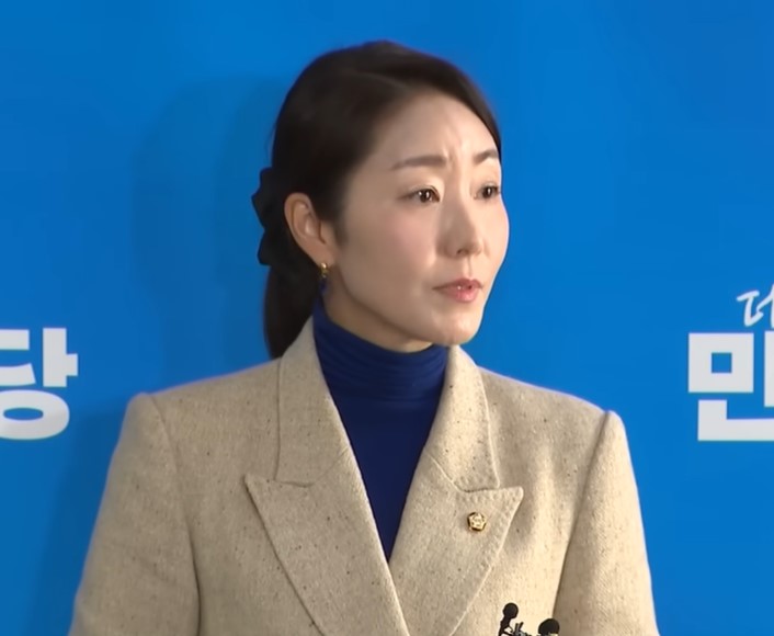 강선우 의원, 김경 1억원 공천 의혹 관련 해명 기자회견